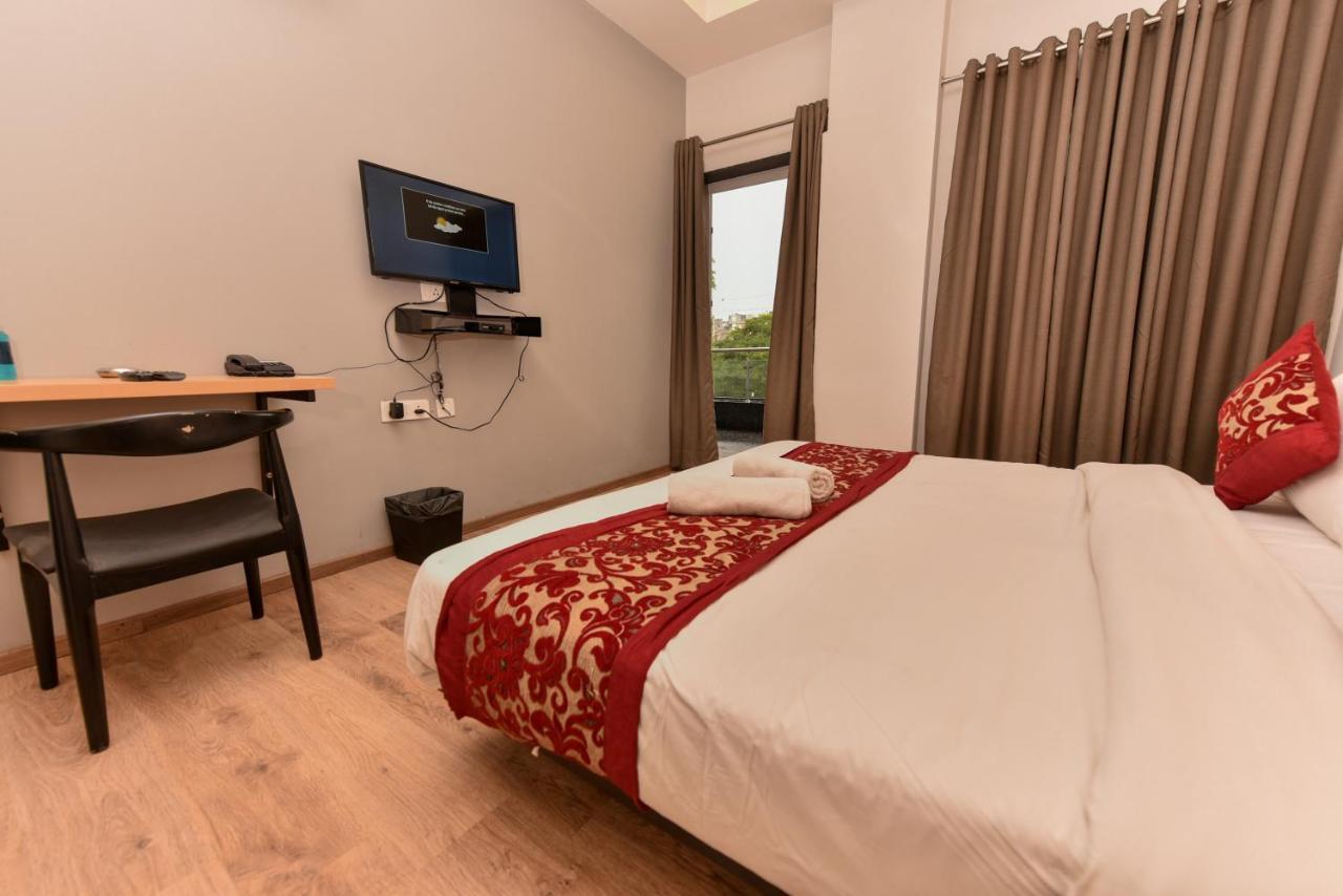 Hotel Red Saffron New Delhi Ngoại thất bức ảnh