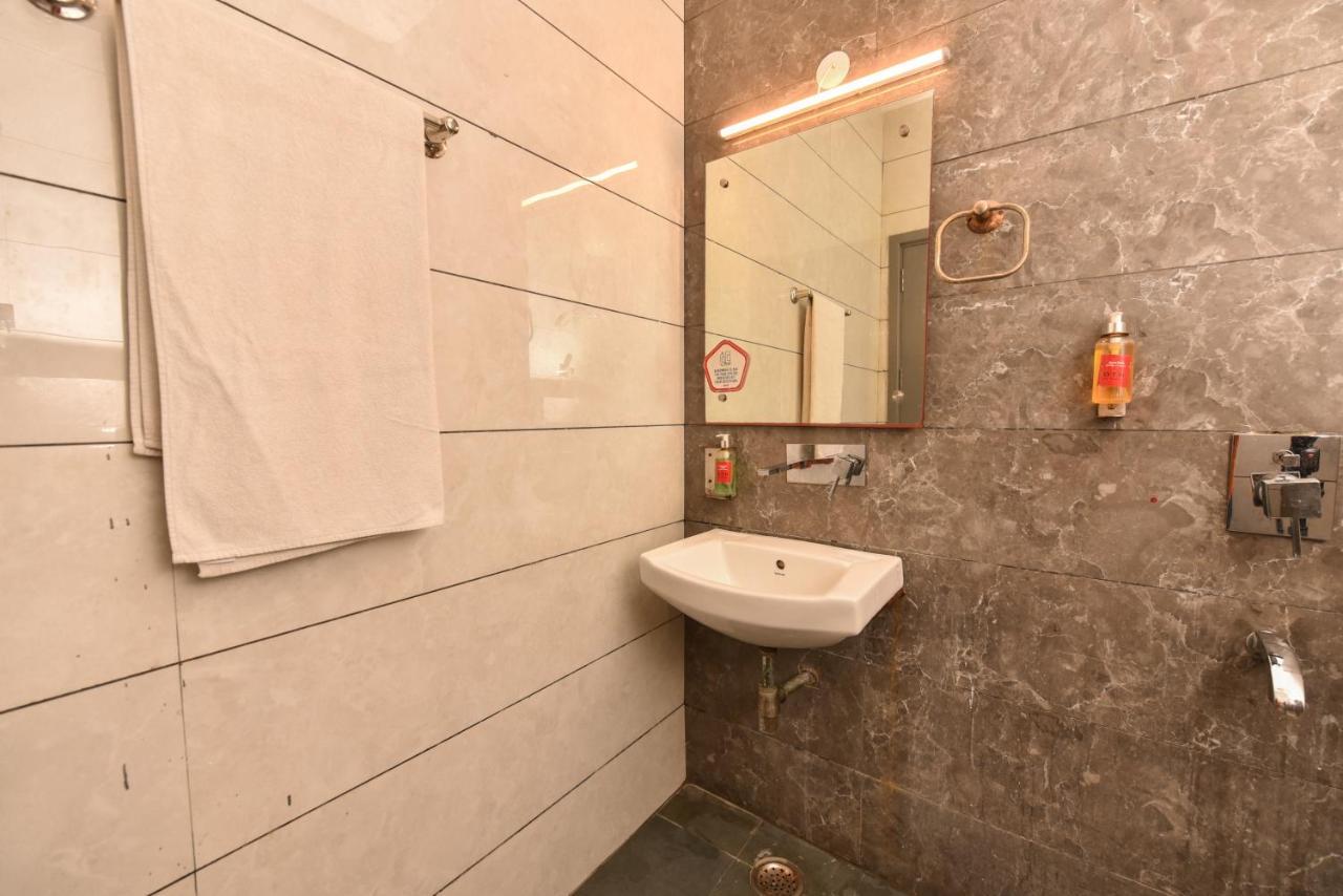 Hotel Red Saffron New Delhi Ngoại thất bức ảnh