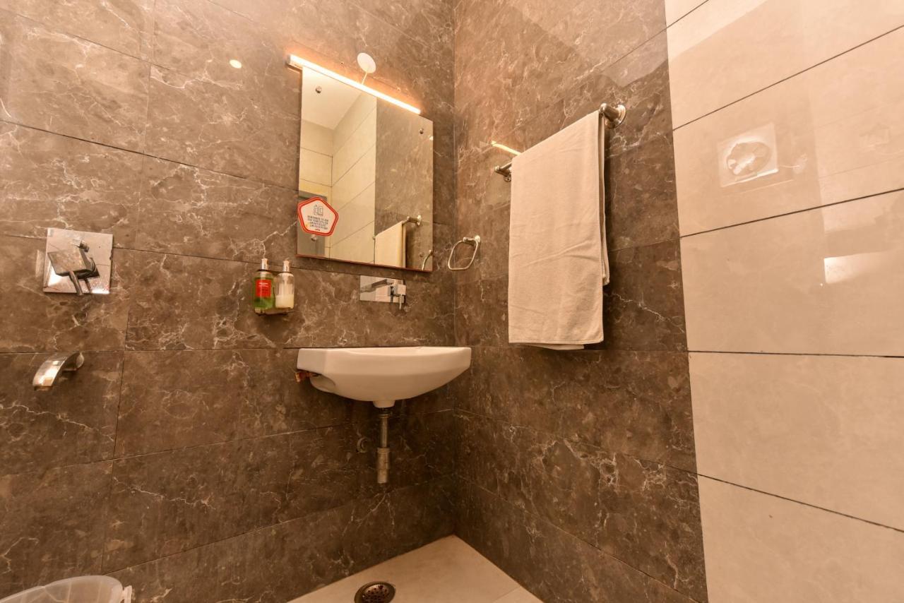 Hotel Red Saffron New Delhi Ngoại thất bức ảnh