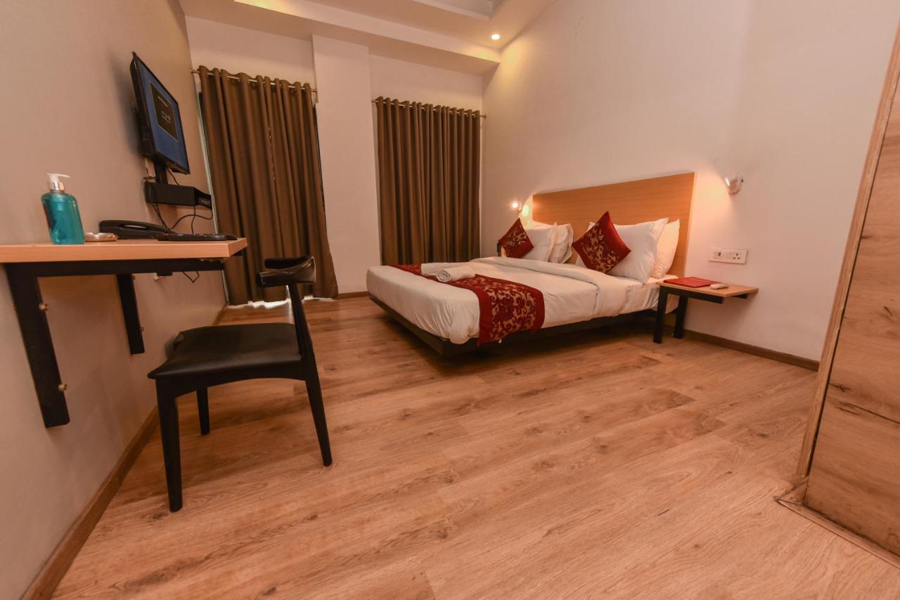 Hotel Red Saffron New Delhi Ngoại thất bức ảnh